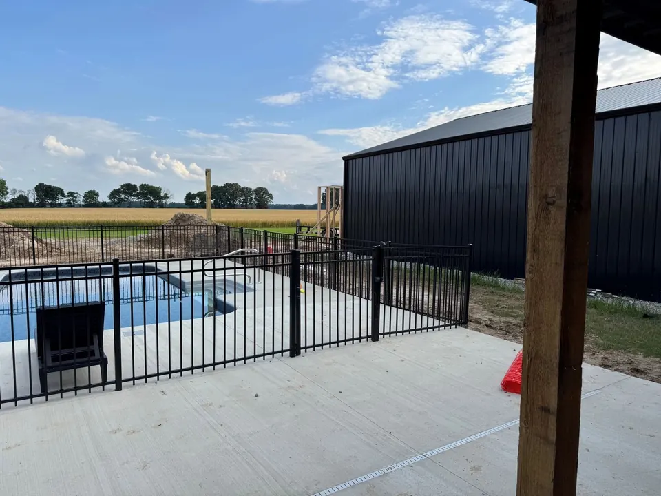 Rocky Top Fencing aluminum fence installation