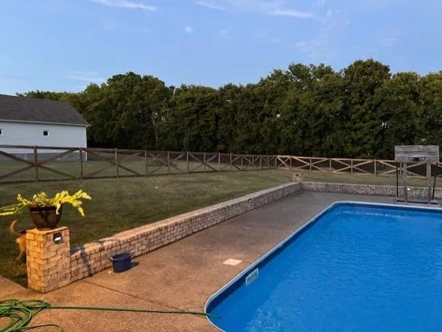 Rocky Top Fencing crossbuck fence surrounding a pool property
